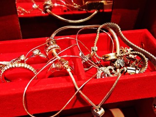 «Муж на час» рекомендует: как вернуть блеск серебру