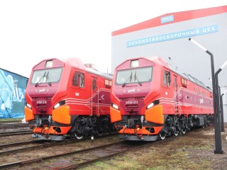 В новую ливрею «одели» локомотивы «Красной стрелы» на Коломенском заводе