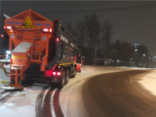 Снежный дебют в Долгопрудном: городские службы вышли на борьбу