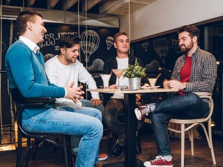 Чтобы не платить миллионы: владельцы кафе и салонов решили отказаться от музыки