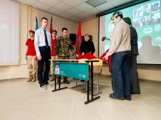 Память героя СВО увековечили в школе №3 Пущина