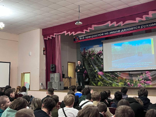 Живые герои вместо параграфов в учебнике: в колледже «Энергия» провели открытый урок ко Дню Героев Отечества