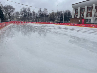 Каток на Советской площади в Чехове закрыли до конца дня