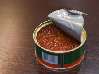 Блокировка красной икры перед Новым годом: не все то, что продается, одинаково полезно