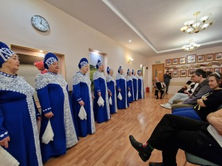 От «Матушки-земли» до зефира в виде цветов: как прошел праздник в Доме ветеранов