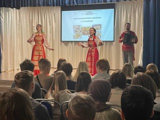 От школьной парты к миру творчества: в Талдоме прошла встреча школьников с будущими артистами