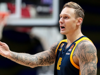 Память жива в сердцах: как мама и поклонники почтили годовщину смерти баскетболиста Яниса Тиммы