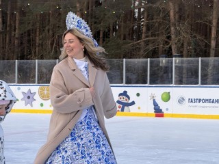 «Полицейский Дед Мороз» поздравил детей сотрудников МВД на катке в Одинцове