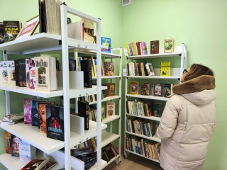 Не только книги: в Лужниковской библиотеке заменили коммуникации и мебель