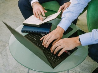 Коллега не дает работать? Одна фраза поможет его вежливо остановить, не обидев