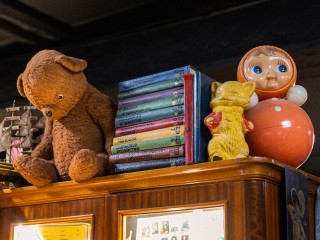 Доставались с боем и радовали по-настоящему: какие подарки искали к Новому году в СССР