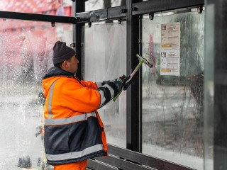 Битва с вандалами: почему реклама и граффити на дорогах вне закона и как с этим борются в Подмосковье