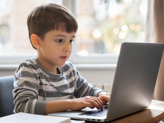 Только индивидуальный и бережный подход: как решить проблему детской замкнутости