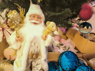 Верните новогоднее настроение! «Гринч» украл Санту из двора в Одинцове