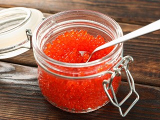 Будем есть прям до Масленицы: хватит ли запасов икры к Новому году