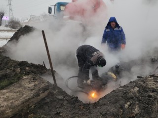 Не дали замерзнуть тысячам жителей: в Электрогорске после прорыва теплотрассы оперативно включили резервную линию