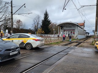 Движение автомобилей временно ограничат на ж/д переезде в Пушкинском округе