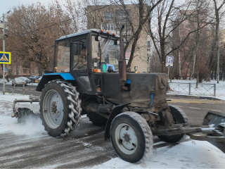 Свыше ста рабочих и 50 единиц техники вышли на расчистку дорог и дворов Люберец