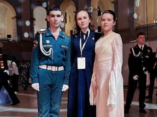 Школьники из Мытищ станцевали вальс на благотворительном Кадетском балу