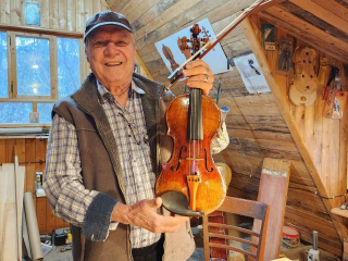 Лучше чем у Страдивари: мастер из Дмитрова создает скрипки для немецкого оркестра