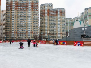 Лучше отбросить эту идею: как не превратить каток в травмпункт и где нельзя кататься детям