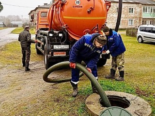 Приключения в подмосковной канализации: от чего у сотрудников водоканала перехватывает дух и что они достают из колодцев
