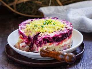 Цена ностальгии: во сколько подмосковным семьям обойдется салат, без которого Новый год уже немыслим