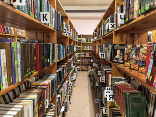 Новый год в книжном мире: каникулы меняют расписание библиотек