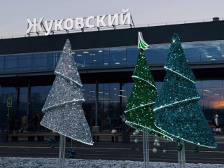Нарядные елки и фотобудка: в аэропорту Жуковский создали новогоднюю атмосферу