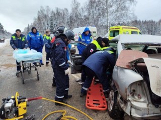 Заблокирована в машине: как спасали водителя после ДТП