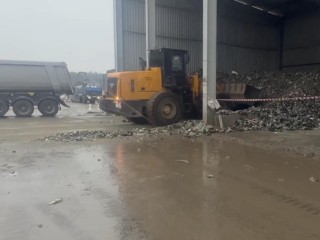 Стеклянная бесконечность: во что превращаются старые бутылки, отобранные на подмосковных КПО