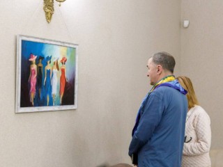 Художественную выставку ДК «Центр Молодежи» посвятили женщине