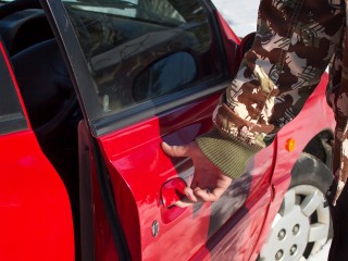 Секта, дочь и старое авто: что стоит за историей женщины, терроризирующей жильцов в Котельниках