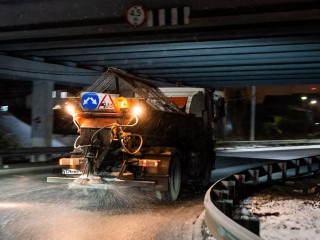 Дороги округа обрабатывают против гололеда по ГОСТу