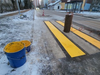 Яркую разметку сделали на переходах на Заречной улице для безопасности пешеходов