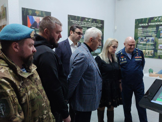 Выставку «Сыны Отечества» в Реутове посетили городские депутаты