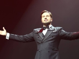 Вилла с причалом и вид на жительство: каким имуществом владеет Александр Ревва