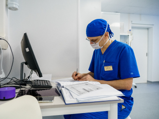 Врачи Фрязина помогают избавиться от выпирающей косточки на ноге за полчаса