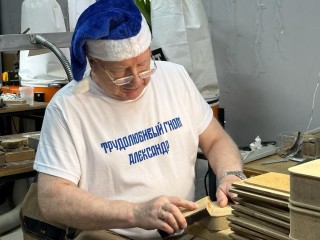 Мастера Федоскино переоделись в гномов и перед Новым годом сотворили чудеса