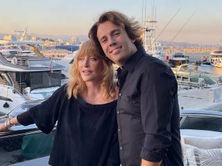 Бросил примадонну с детьми: журналисты узнали о новогодней выходке иноагента Галкина*