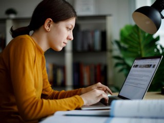 ИИ стал терапевтом, учителем и консультантом: как каждый четвертый зумер использует нейросети