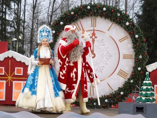 Творческие коллективы округа организовали концерт в честь проводов елки