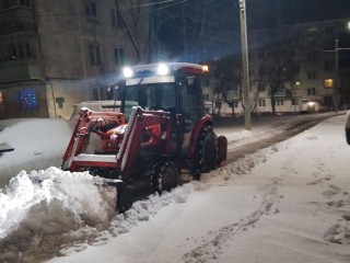 Коммунальные службы Чехова оперативно вышли на уборку выпавшего ночью снега