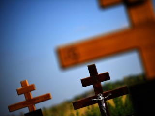 Почему выбрасывать крест с могилы это страшный грех, объяснил священник