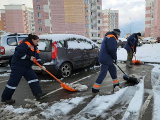 В Рузе коммунальщики устраняют последствия первой зимней метели