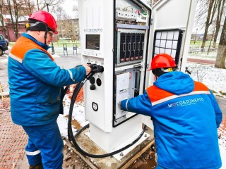 На радость владельцам электрокаров: где в Подмосковье открылись новые зарядные станции и как ими воспользоваться