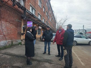 По просьбам жителей: в Вербилках на улице Победа утеплят и изолируют трубы теплосети