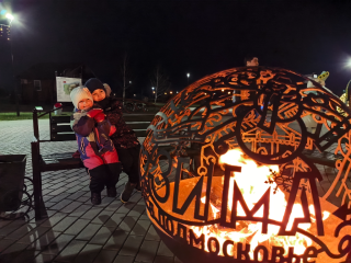 Зажигательная Баба-Яга, хороводы и первые письма Деду Морозу: в парке встретили зиму