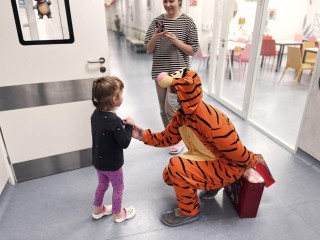 Желания вместо диагнозов: как в центре Рошаля устроили новогоднюю сказку для пациентов