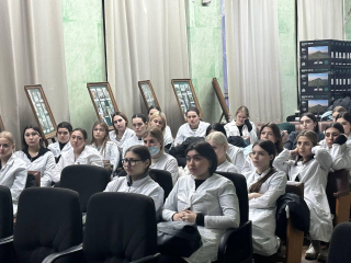 Будущим медикам представили структуру и направления больницы: какие меры поддержки действуют для новичков